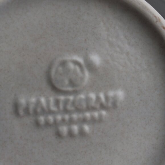 Vintage Pfaltzgraff Yorktowne Two Birds Stoneware Milk Jug Bottle - Picture 11 of 11